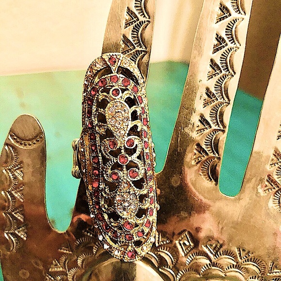 SUNAHARA LONG PINK STONES KNUCKLE RING GOLD - Picture 3 of 4